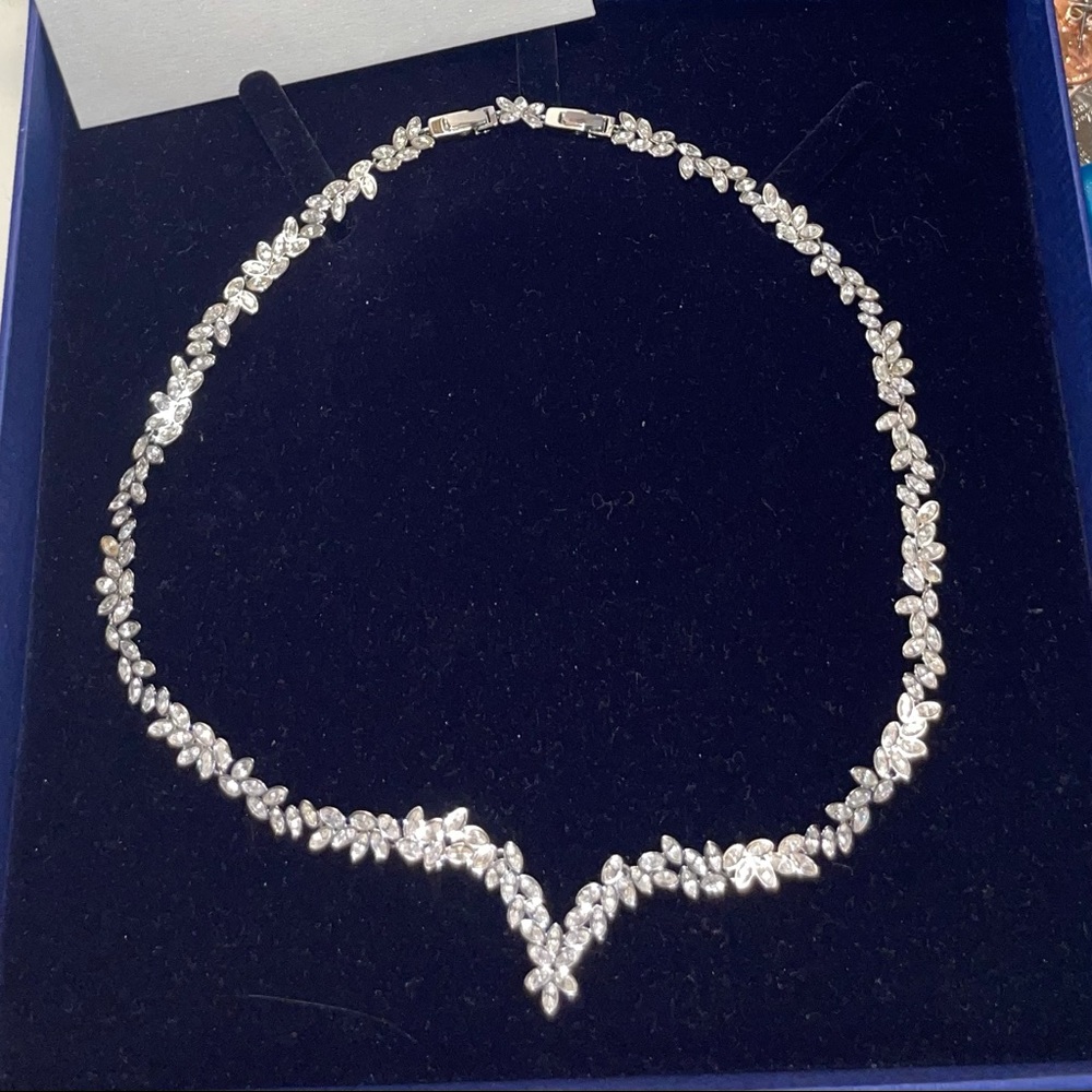 Swarovski necklace. Very good consultation. I have not use it. - Picture 1 of 3
